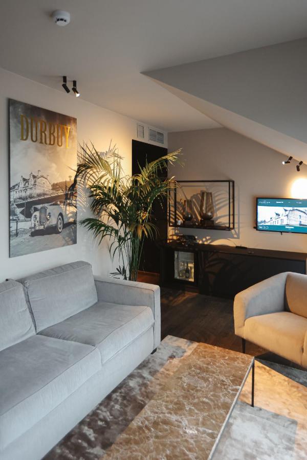 Executive Suite,1024987489:JPEG